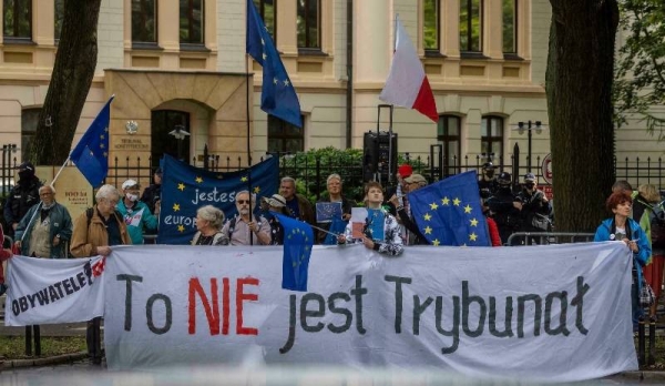 Pro-European demonstrators hold a banner reading 