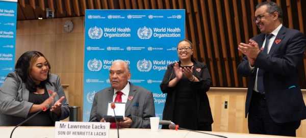 Dr. Tedros Adhanom Ghebreyesus welcomes the family of Henrietta Lacks for a special dialogue at WHO headquarters in Geneva.