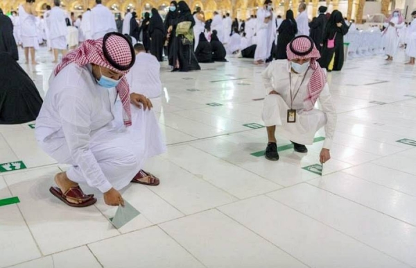 Workers have begun removing social distancing stickers from indoor and outdoor corridors, squares and facilities of the Grand Mosque.