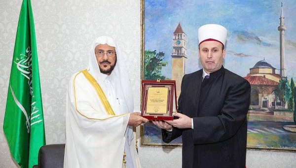 The head of the Islamic Sheikhdom of the Republic of Albania and Grand Mufti of Albania Sheikh Boyar Sepahyu awarded the Shield of Islamic Sheikhdom to the Minister of Islamic Affairs, Call and Guidance Sheikh Dr. Abdullatif Bin Abdulaziz Al-Sheikh in recognition of his efforts in spreading values of tolerance and moderation.