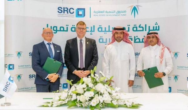 REDF CEO Mansour bin Madi and SRC CEO Fabrice Susini signed an agreement in the presence of Minister of Municipal and Rural Affairs and Housing and Chairman of the Board of Directors of REDF Majid Bin Abdullah Al-Hogail.