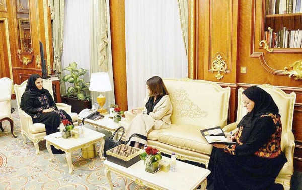 Shoura Council Assistant Speaker Dr. Hanan Bint Abdulrahim Al-Ahmadi met here Monday with member of the French Senate Nathalie Goulet  in Riyadh.