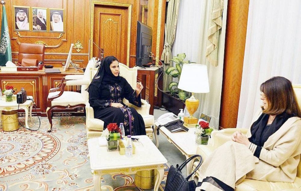 Shoura Council Assistant Speaker Dr. Hanan Bint Abdulrahim Al-Ahmadi met here Monday with member of the French Senate Nathalie Goulet  in Riyadh.