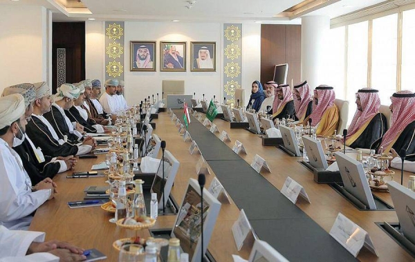 Minister of Communications and Information Technology Eng. Abdullah Bin Amer Al-Sawaha met Wednesday in Riyadh with a delegation from the Sultanate of Oman headed by Minister of Transport, Communications and Information Technology Eng. Said Hamoud Al-Maawali.