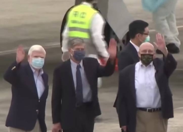 US lawmakers arrive at Taipei airport on Tuesday.