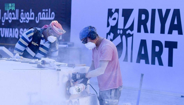 The Tuwaiq International Sculpture Symposium activities started Monday in the Jax neighborhood in Diriyah, on the western outskirts of capital Riyadh, one of the 