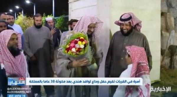 Saudi neighborhood bids emotional farewell to expat imam