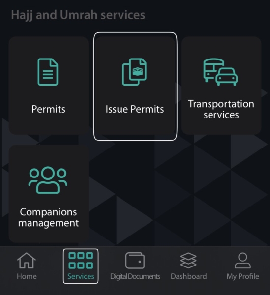 The Tawakkalna application announced that it has provided a feature to those coming from abroad to Makkah and Madinah to issue permits and purchase transport tickets for Hajj and Umrah services.
