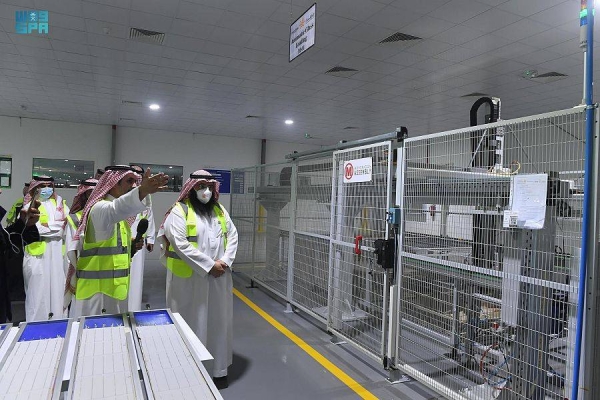 Saudi Arabia on Wednesday launched the first phase of a factory for the production of solar panels in the Industrial City of Tabuk.