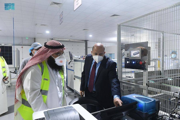 Saudi Arabia on Wednesday launched the first phase of a factory for the production of solar panels in the Industrial City of Tabuk.