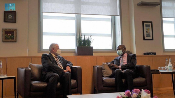  Dr. Abdullah Al-Rabeeah and IFAD President Gilbert Hongbo hold talks in Rome on Thursday.