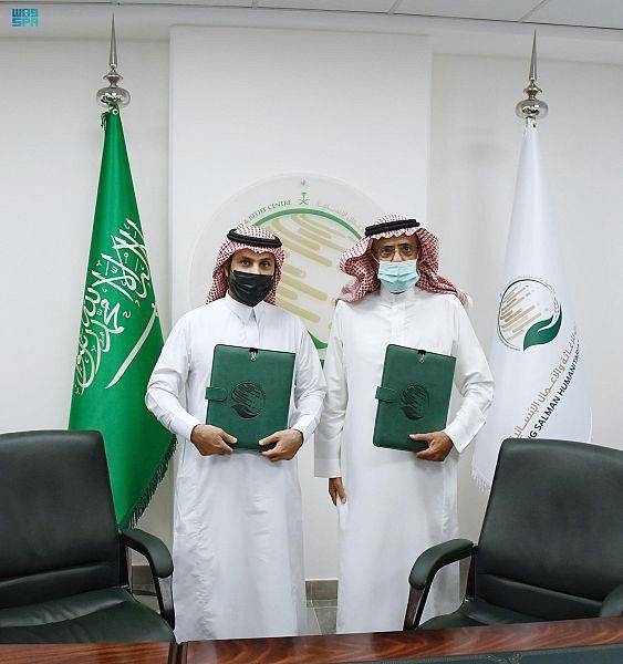 Officials of KSrelief and Al-Madinah International University in Malaysia after signing the agreement in Riyadh.