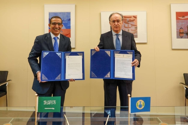 Permanent Representative of Saudi Arabia to the OPCW, Ambassador Ziad M.D. Al Atiyah, and the Director-General of the OPCW, Mr Fernando Arias. (OPCW)