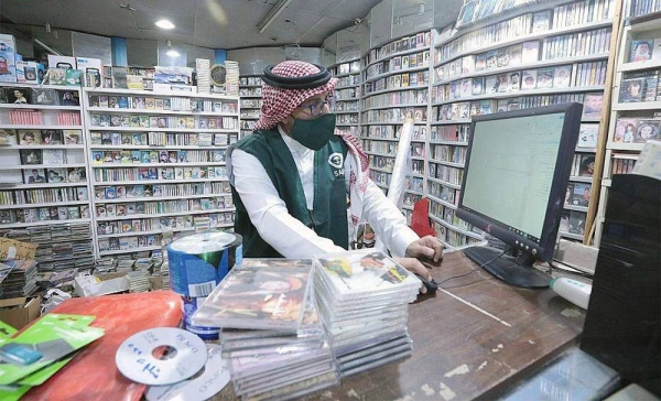 The inspection teams of the Saudi Authority for Intellectual Property (SAIP), in cooperation with the Ministry of Commerce, the General Commission For Audiovisual Media (GCAM) and Public Security, have conducted field tours targeting shops that violate intellectual property rights regulations in various regions of Saudi Arabia.