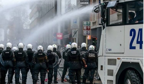 Water cannons and tear gas were fired at Covid protesters in Brussels.