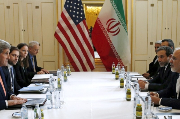 US Secretary of State John Kerry and Iranian Foreign Minister Mohammad Javad Zarif meet in 2016. (File photo)