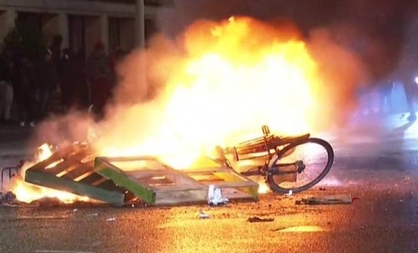 Chaos on the Dutch streets as riots break out over Covid controls.