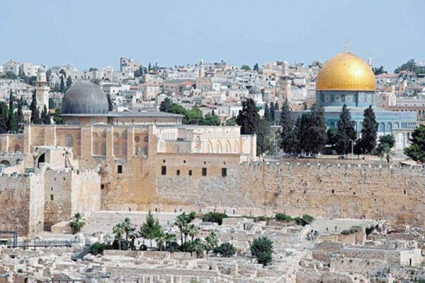 File photo shows the Old City of Jerusalem with the Dome of the Rock (right) and Al Aqsa Mosque (left).