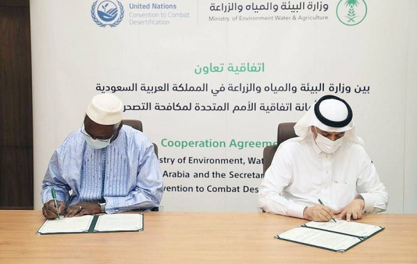 Minister of Environment, Water and Agriculture Eng. Abdulrahman Al-Fadhli has signed a cooperation agreement with United Nations Convention to Combat Desertification (UNCCD) Executive Secretary Ibrahim Thiaw to reduce land degradation.