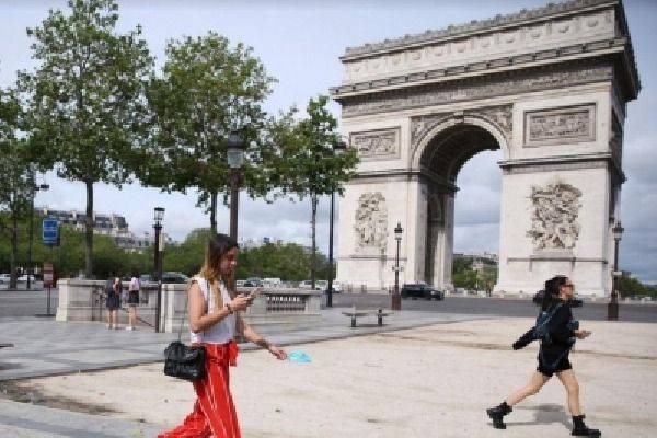 France announces new travel restrictions