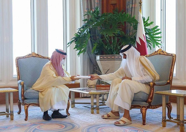 The message was handed over Sunday by Minister of Foreign Affairs Prince Faisal Bin Farhan Bin Abdullah during a meeting with the Emir of the State of Qatar at the Amiri Diwan.