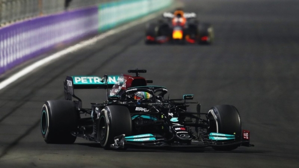 Lewis Hamilton wins thrilling Saudi Arabian Grand Prix