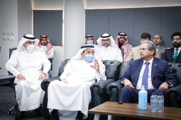 Minister of Federal Education and Vocational Training of Pakistan Shafqat Mahmood praised, during a visit to the Satellite Broadcasting School (SBS) in Riyadh on Sunday, Saudi Arabia's Vision 2030 and its objectives for the development of education