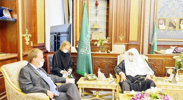 Speaker of the Shoura Council of Saudi Arabia Sheikh Dr. Abdullah Bin Mohammed Al-Sheikh received the Ambassador of Germany Dieter Lamle and a number of officials from the embassy at the Shoura Council’s headquarters here Wednesday.