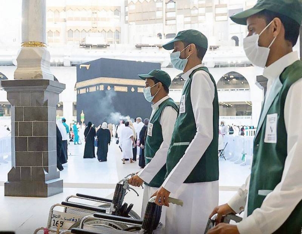 The General Presidency for the Affairs of the Two Holy Mosques has provided 8,000 normal and electric carts for visitors of the Grand Mosque through Tanaqol App.