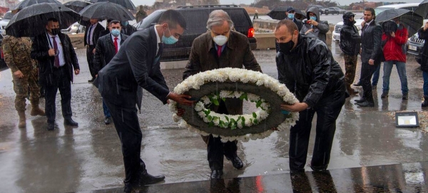 UN Secretary-General António Guterres lays a wreath in tribute to the victims of last year’s port explosion in Beirut, Lebanon, which took the lives of more than 200 people.
