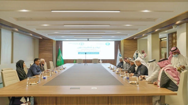 The Saudi Irrigation Organization and the Food and Agriculture Organization of the United Nations (FAO) signed Wednesday an agreement to strengthen national irrigation management capacities in order to achieve the goals of the National Transformation Program and the Kingdom’s Vision 2030 to raise the efficiency of water use in the field of irrigation.