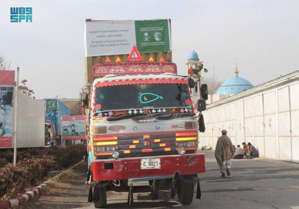 The first batch of 17 Saudi relief trucks from a total of 200 trucks arrived in Afghanistan from Pakistan.