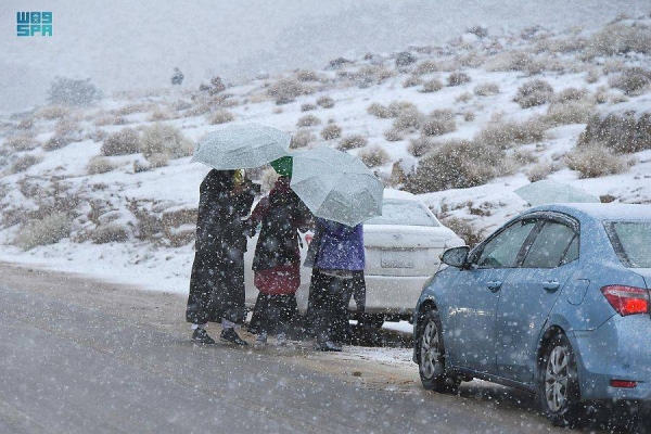 The peak of Jabal al-Lawz was completely covered in white, as the Tabuk region witnessed heavy rain and snowfall since the early morning hours on Saturday.