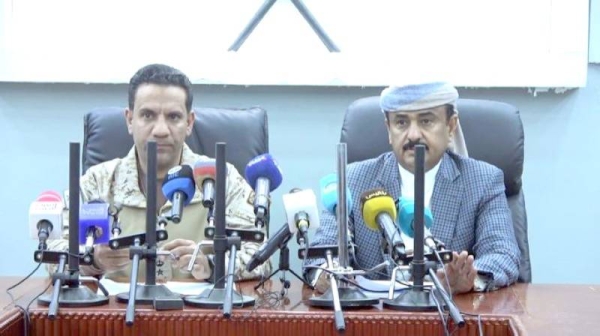 Brig. Gen. Turki Al-Maliki, spokesman of the Coalition to Restore Legitimacy in Yemen during a joint press conference with Shabwa Governor Awad Al-Awlaki.