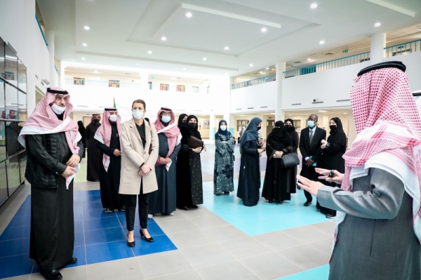 The remarks were made during a visit to the Satellite Broadcasting School (SBS), where the delegates were received by the Ministry of Education Undersecretary for Public Education Dr. Mohammed Al-Migbel.