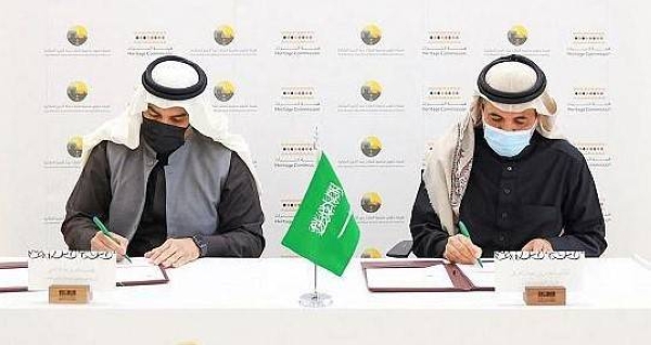 The CEO of Heritage Commission, Dr. Jasser bin Suleiman Al-Harbash, signed the MoU with Engineer Maher bin Abdullah Al-Qathmi, CEO of KARRDA.