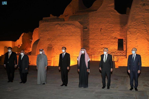  Prime Minister and Minister of Defense of Thailand Gen. Prayut Chan-o-cha, currently on a visit to Saudi Arabia, paid Tuesday a visit to Al-Turaif historical district.