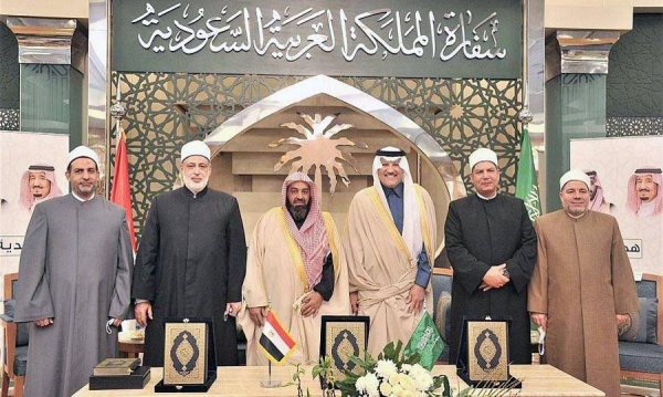 Undersecretary of the Ministry of Islamic Affairs, Call and Guidance for Islamic Affairs Sheikh Awad Bin Sabti Al-Enezi delivered the sixth batch of the Custodian of the Two Holy Mosques' gift of 100,000 copies of the Holy Qur’an in Cairo on Sunday.