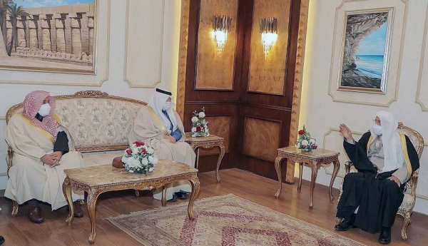 Minister of Islamic Affairs, Call and Guidance Sheikh Dr. Abdullatif Bin Abdulaziz Al Al-Sheikh  and Egyptian Minister of Endowments Dr. Mohammad Mukhtar Jumaa prior to the 32nd International Conference of the Supreme Council for Islamic Affairs.