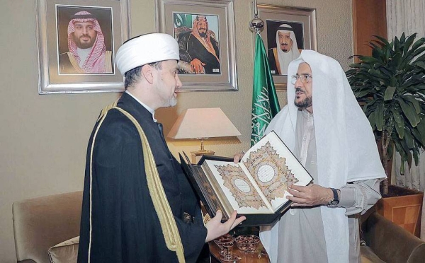 Minister of Islamic Affairs, Call and Guidance Sheikh Dr. Abdullatif Bin Abdulaziz Al Al-Sheikh met with Deputy Head of Religious Administration for Muslims of the Russian Federation Rushan Abassoof on the sidelines of his official visit to Egypt to participate in 13th session of the Executive Council of Ministers of Awqaf and Islamic Affairs.