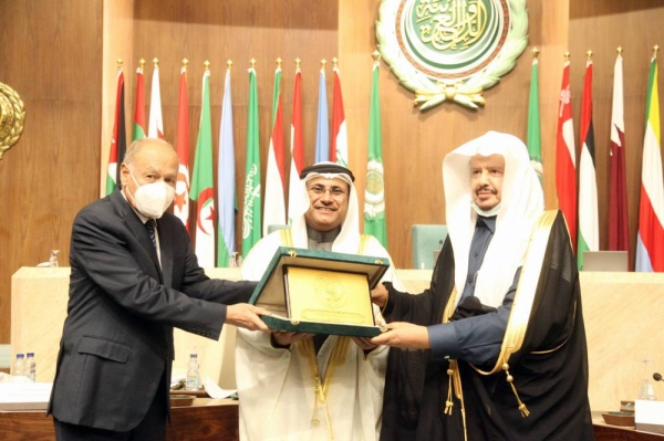 Shoura Council Speaker Sheikh Dr. Abdullah Bin Mohammed Bin Ibrahim Al-Sheikh Saturday received from the Arab Parliament President Adel Bin Abdul Rahman Al-Asoumi and the Arab League Secretary-General Ahmed Aboul Gheit the Arab Parliament’s Award for the NEOM project as the best Arab project to achieve sustainable development in 2021.
