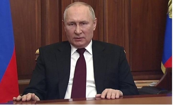 Vladimir Putin announces that Russia will recognize Donetsk and Luhansk as independent.