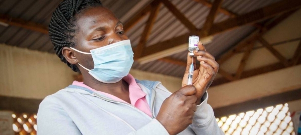 كوفيد -19: العاملون الصحيون يواجهون إهمالًا خطيرًا ، كما تحذر منظمة الصحة العالمية ومنظمة العمل الدولية