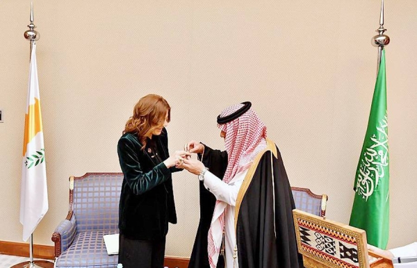 Dr. Al-Qasabi, Pilidou review issues of common interest