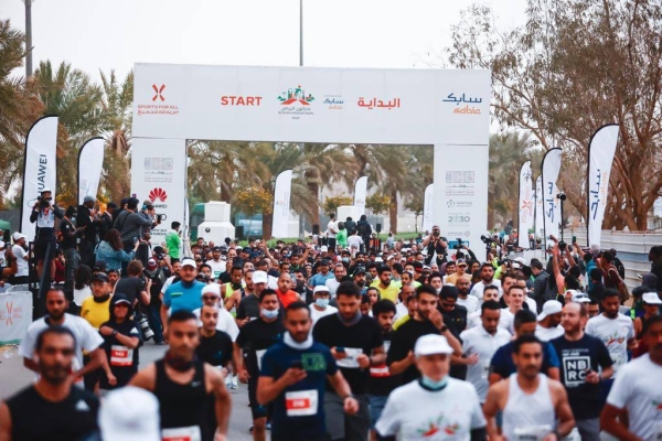 Riyadh witnessed on Saturday morning the launch of the first professional, international marathon in Saudi Arabia, the Riyadh Marathon 2022. More than 10,000 participants of both sexes from inside and outside Saudi Arabia have participated in the Riyadh Marathon 2022. (Photo: @Saudi_SFA)