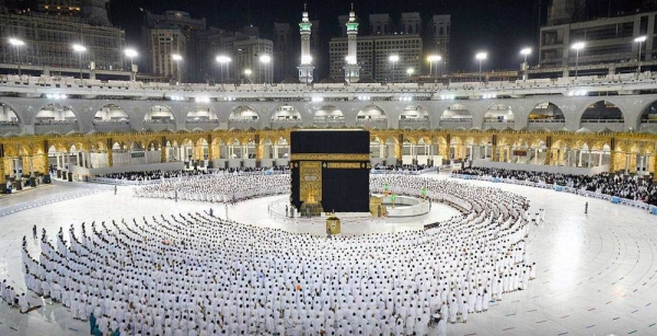 Worshippers at the Grand Mosque Sunday performed the Fajr (dawn) prayer without physical distancing.