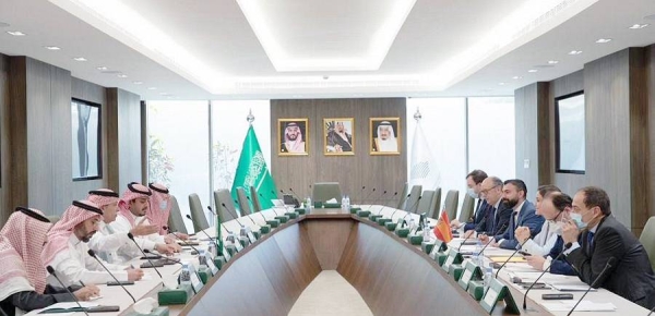 Minister of Commerce Dr. Majid Bin Abdullah Al-Qasabi met in Riyadh on Sunday with Minister of Industry, Trade and Tourism of Spain Reyes Maroto, in the presence of the Governor of the General Authority for Foreign Trade Abdulrahman Bin Ahmed Al-Harbi.
