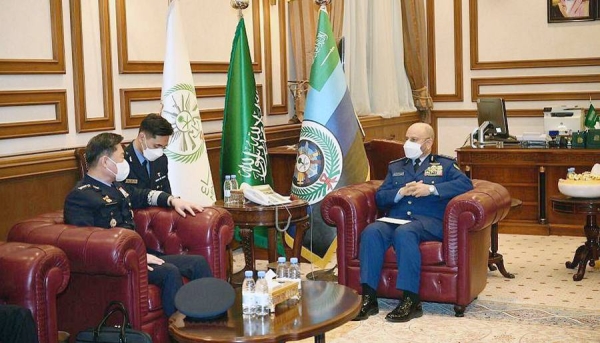 Chief of General Staff Lieutenant-General Fayyad bin Hamed Al-Ruwaili met here on Monday with Chairman of the Joint Chiefs of Staff of the Republic of Korea Won In Choul.
