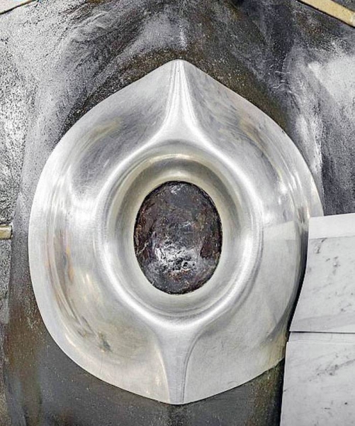 The General Presidency for the Affairs of the Two Holy Mosques has implemented the periodic maintenance for the Black Stone as part of preparations for the Ramadan season for 1443 Hijri.