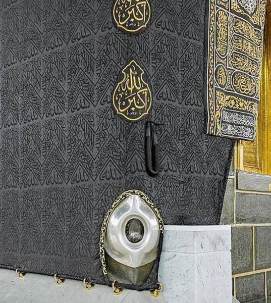 The General Presidency for the Affairs of the Two Holy Mosques has implemented the periodic maintenance for the Black Stone as part of preparations for the Ramadan season for 1443 Hijri.